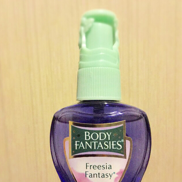 BODY FANTASIES(ボディファンタジー)のボディファンタジー☆フリージア コスメ/美容の香水(香水(女性用))の商品写真