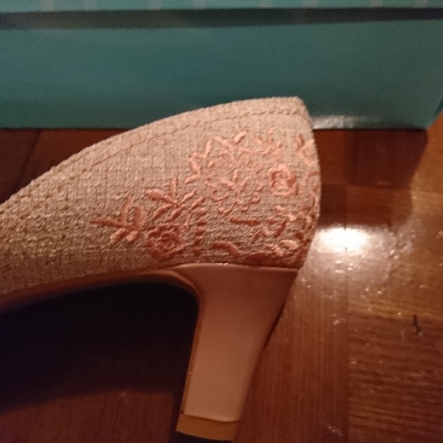 DIANA(ダイアナ)の【未使用】ダイアナ ツイード刺繍パンプス レディースの靴/シューズ(ハイヒール/パンプス)の商品写真