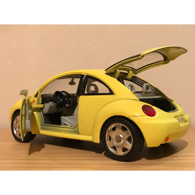 Volkswagen(フォルクスワーゲン)のBburago  NEW beetle  1／18 エンタメ/ホビーのおもちゃ/ぬいぐるみ(ミニカー)の商品写真