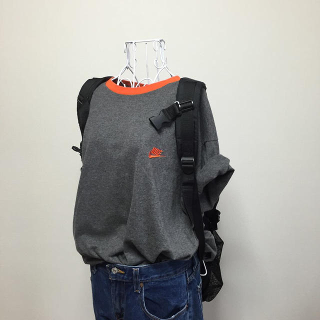 NIKE(ナイキ)のNIKE グレー×オレンジ メンズのトップス(Tシャツ/カットソー(半袖/袖なし))の商品写真
