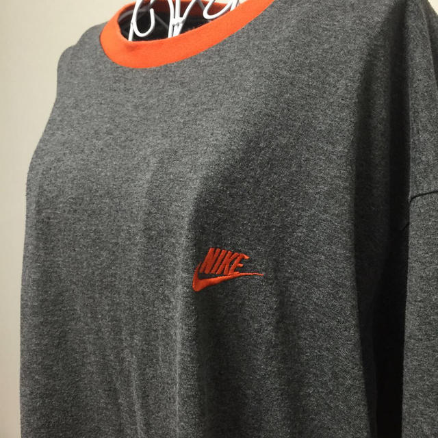 NIKE(ナイキ)のNIKE グレー×オレンジ メンズのトップス(Tシャツ/カットソー(半袖/袖なし))の商品写真