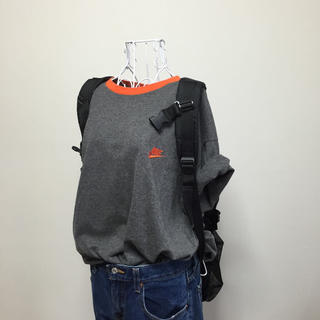 ナイキ(NIKE)のNIKE グレー×オレンジ(Tシャツ/カットソー(半袖/袖なし))