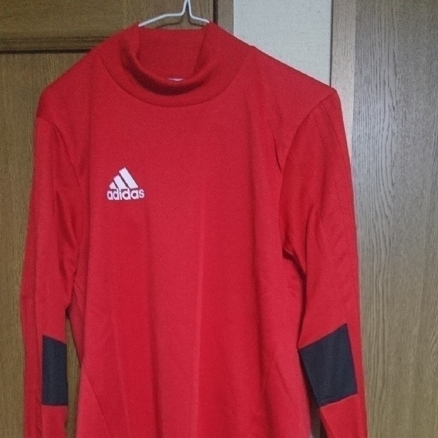 adidas(アディダス)の1300円均一！adidas タートルネックシャツ 赤-S 値下げ！ メンズのトップス(Tシャツ/カットソー(七分/長袖))の商品写真