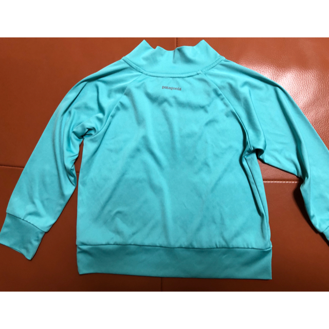 patagonia(パタゴニア)のpatagoniaパタゴニア☆ラッシュガード18M キッズ/ベビー/マタニティのベビー服(~85cm)(水着)の商品写真