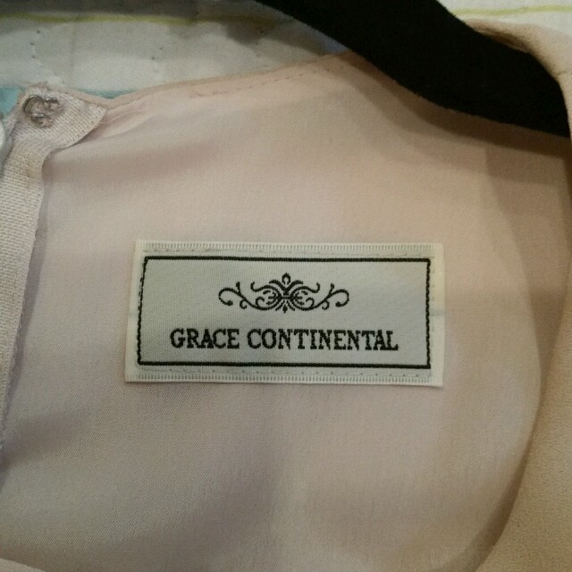 GRACE CONTINENTAL(グレースコンチネンタル)のグレースコンチネンタルワンピース結婚式に レディースのワンピース(ひざ丈ワンピース)の商品写真