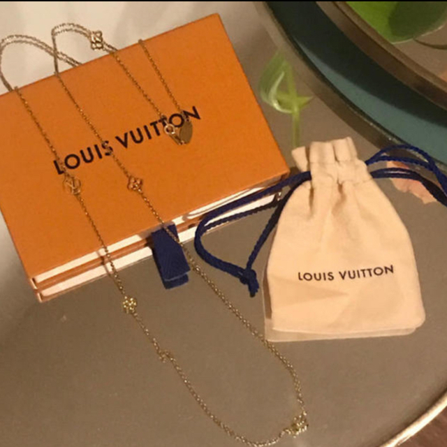 LOUIS VUITTON(ルイヴィトン)のヴィトン★フラワーフル★ネックレス★再値下げ レディースのアクセサリー(ネックレス)の商品写真