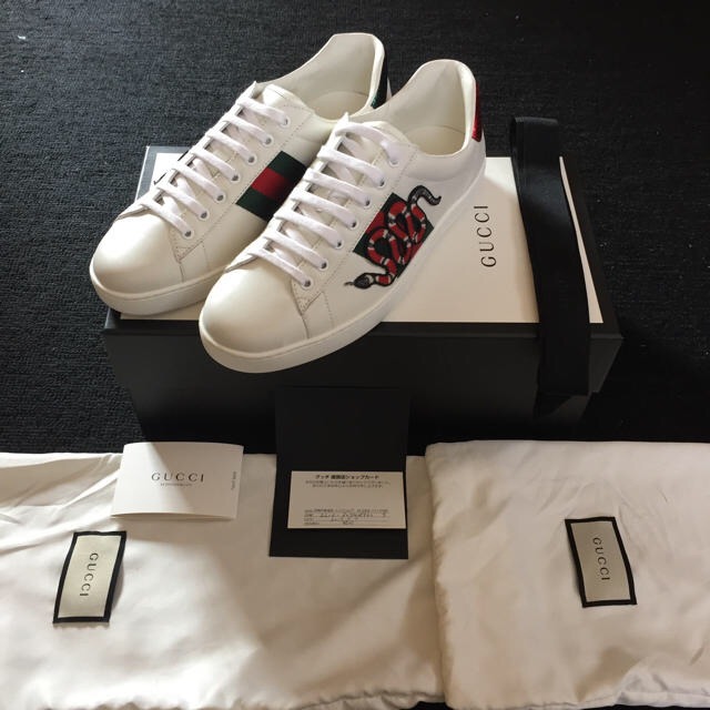 一番の贈り物 Gucci 9 サイズ スネークスニーカー 伊勢丹新宿店購入