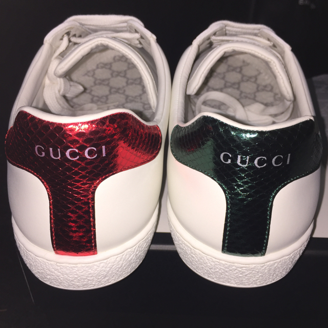 Gucci(グッチ)の伊勢丹新宿店購入gucci スネークスニーカー サイズ 9 メンズの靴/シューズ(スニーカー)の商品写真