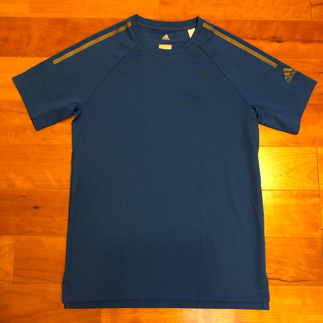 adidas(アディダス)のadidasTシャツ160 キッズ/ベビー/マタニティのキッズ服男の子用(90cm~)(Tシャツ/カットソー)の商品写真