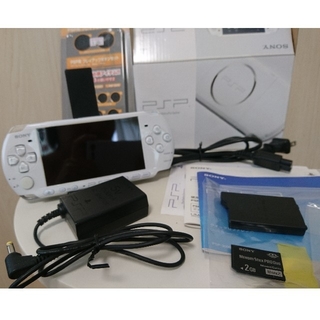 プレイステーションポータブル(PlayStation Portable)のPSP-3000 pw ＰＳＰ パルーホワイト 美品(携帯用ゲーム機本体)