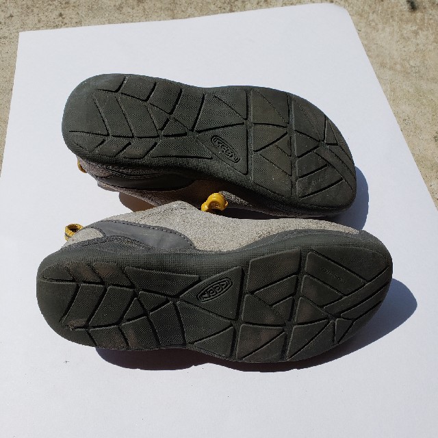 KEEN(キーン)のKEENスニーカー22センチ キッズ/ベビー/マタニティのキッズ靴/シューズ(15cm~)(スニーカー)の商品写真