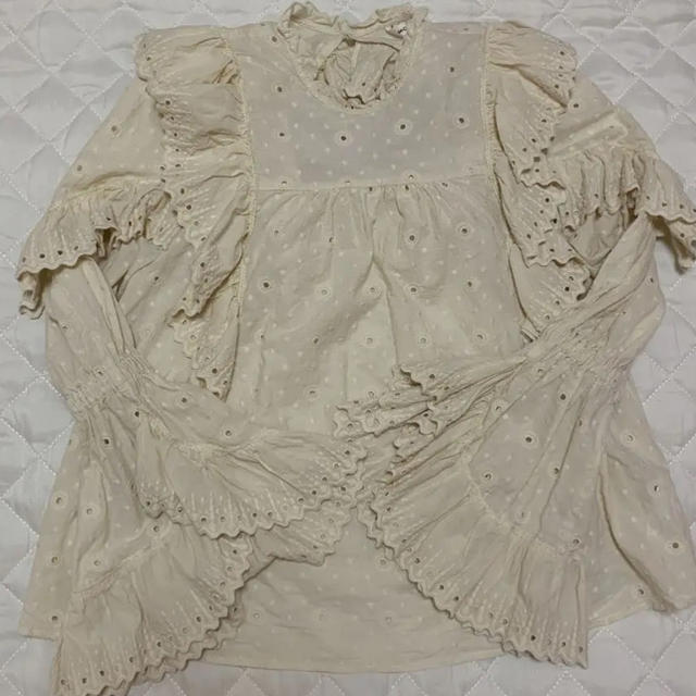 moussy(マウジー)のmoussy LACE RUFFLE ブラウス レディースのトップス(シャツ/ブラウス(長袖/七分))の商品写真