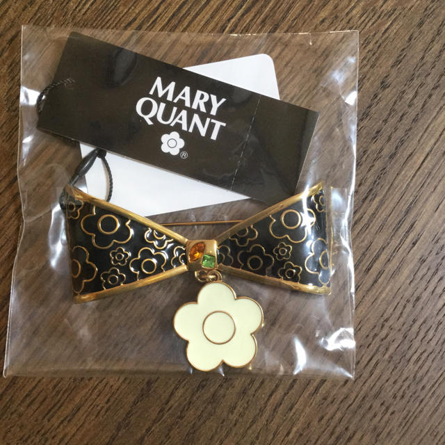 MARY QUANT(マリークワント)のマリークワント リボン ブローチ レディースのアクセサリー(ブローチ/コサージュ)の商品写真