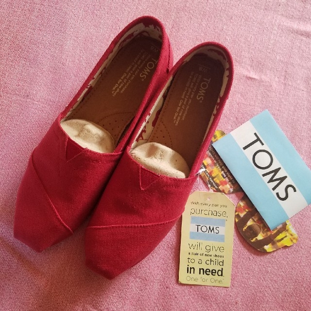 TOMS(トムズ)のトムス TOMS 新品未使用 スリッポン スニーカー ロンハーマン トムズ 赤 レディースの靴/シューズ(スリッポン/モカシン)の商品写真