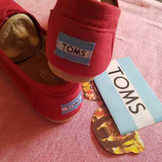 TOMS(トムズ)のトムス TOMS 新品未使用 スリッポン スニーカー ロンハーマン トムズ 赤 レディースの靴/シューズ(スリッポン/モカシン)の商品写真