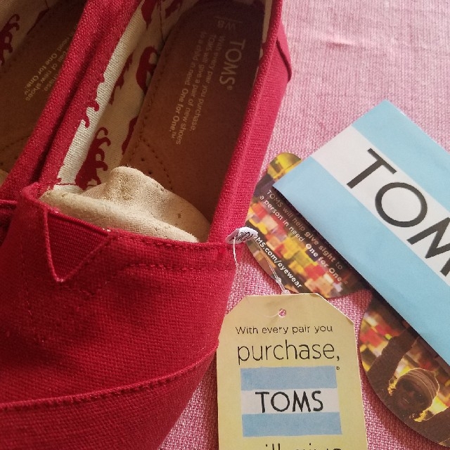 TOMS(トムズ)のトムス TOMS 新品未使用 スリッポン スニーカー ロンハーマン トムズ 赤 レディースの靴/シューズ(スリッポン/モカシン)の商品写真