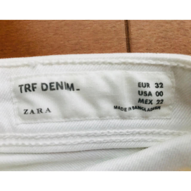 ZARA(ザラ)のZARA ホワイト デニム 32インチ スキニー レディースのパンツ(スキニーパンツ)の商品写真