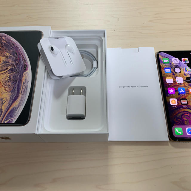 iPhoneXS 256GB docomo  Gold 一括支払い済　利用制限○