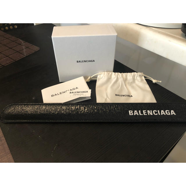 Balenciaga(バレンシアガ)のバレンシアガ レザー ブレスレット レディースのアクセサリー(ブレスレット/バングル)の商品写真