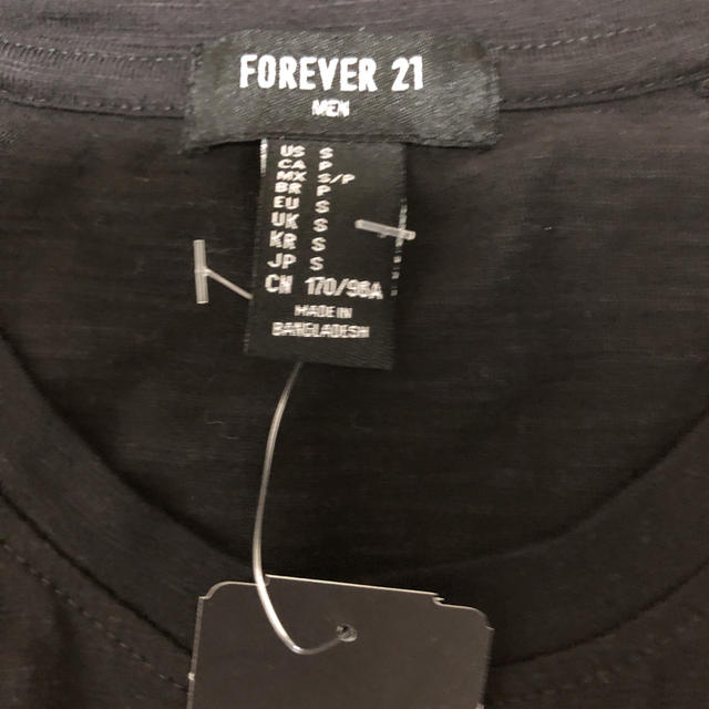 FOREVER 21(フォーエバートゥエンティーワン)のFOREVER21 ポケット付 ロンT 長袖 ブラック 黒 Sサイズ メンズのトップス(Tシャツ/カットソー(七分/長袖))の商品写真