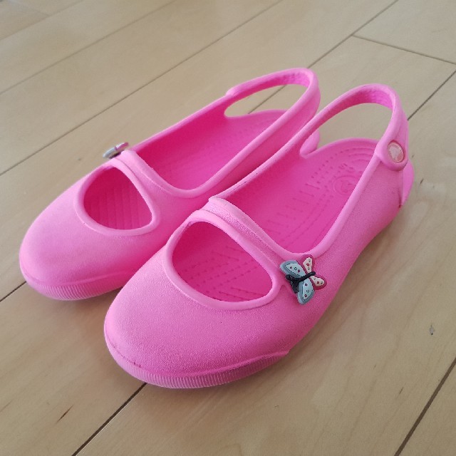 crocs(クロックス)のクロックス　サンダル(21cm位) キッズ/ベビー/マタニティのキッズ靴/シューズ(15cm~)(サンダル)の商品写真