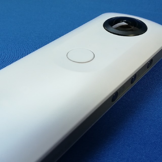 RICOH(リコー)のRICOH リコー THETA SC ホワイト 360度 全天球 カメラ スマホ/家電/カメラのカメラ(コンパクトデジタルカメラ)の商品写真