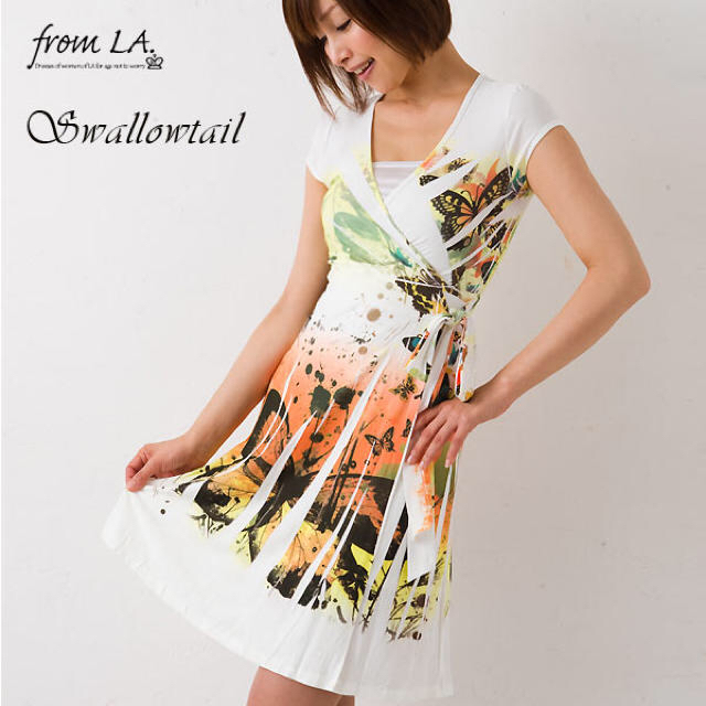 BCBGMAXAZRIA(ビーシービージーマックスアズリア)のLA Sublimation Butterfly dress size s  レディースのワンピース(ひざ丈ワンピース)の商品写真