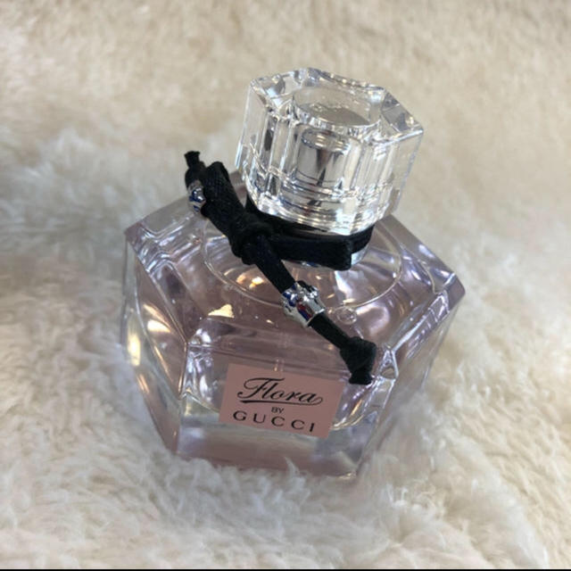 Gucci(グッチ)のフローラバイグッチゴージャスガーデニアオードトアレ30ml コスメ/美容の香水(香水(女性用))の商品写真