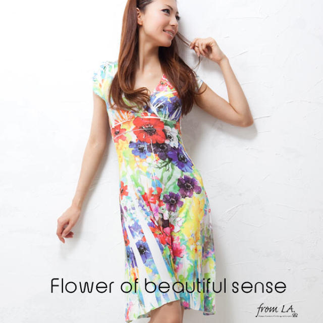 BCBGMAXAZRIA(ビーシービージーマックスアズリア)のLA Flower Sublimation one peace  s レディースのワンピース(ひざ丈ワンピース)の商品写真