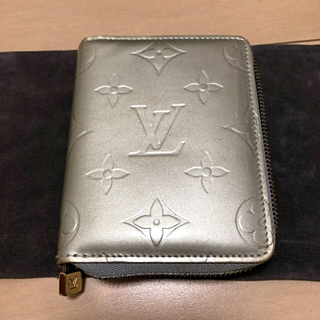 LOUIS VUITTON(ルイヴィトン)のルイヴィトン ヴェルニ 財布 レディースのファッション小物(財布)の商品写真