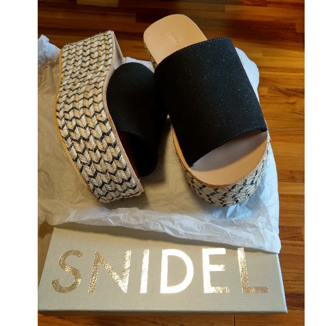 SNIDEL(スナイデル)のMサイズ★SNIDEL ジュートプラットフォームサンダル 黒 レディースの靴/シューズ(サンダル)の商品写真