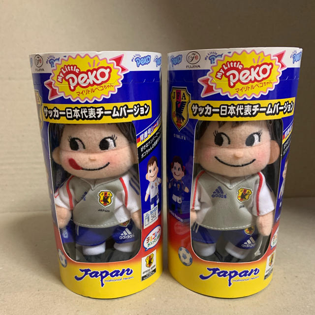 不二家(フジヤ)のマイリトルペコちゃん サッカー日本代表チームバージョン PEKO、POKO エンタメ/ホビーのおもちゃ/ぬいぐるみ(キャラクターグッズ)の商品写真