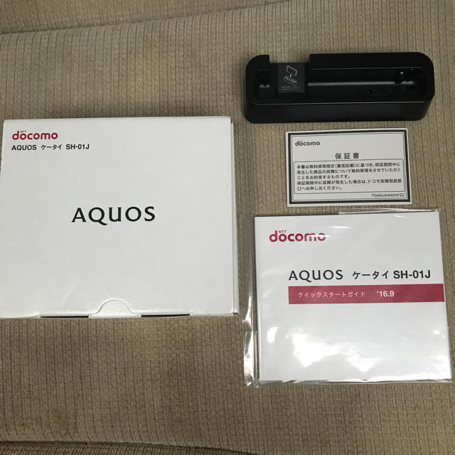 docomo AQUOS ケータイ SH−01J 中古品 スマホ/家電/カメラのスマートフォン/携帯電話(携帯電話本体)の商品写真