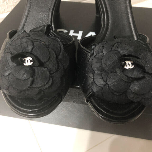 CHANEL(シャネル)のシャネル正規品ミュール34 1/2美品 haz様専用 レディースの靴/シューズ(ミュール)の商品写真