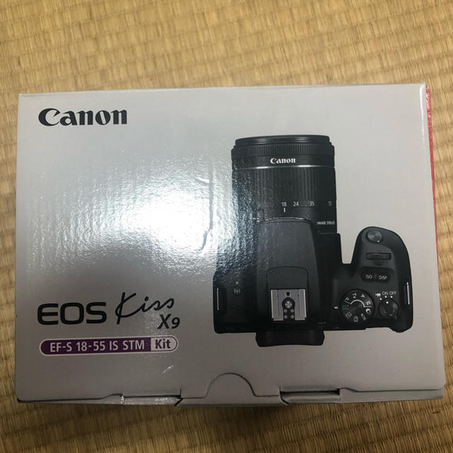 Canon(キヤノン)のCANON EOS Kiss X9 EF-S18-55 ISレンズキットブラック スマホ/家電/カメラのカメラ(デジタル一眼)の商品写真