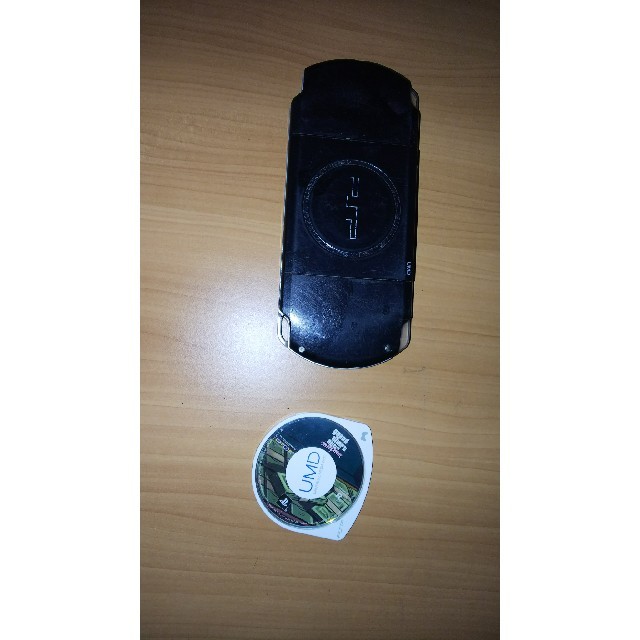 PlayStation Portable(プレイステーションポータブル)のPSPブラック   グラセフ付き エンタメ/ホビーのゲームソフト/ゲーム機本体(携帯用ゲーム機本体)の商品写真