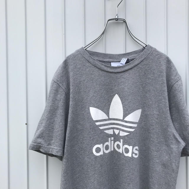 adidas(アディダス)のアディダス Tシャツ トレフォイル グレー 古着女子 メンズのトップス(Tシャツ/カットソー(半袖/袖なし))の商品写真