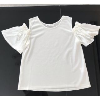 バビロン(BABYLONE)の【BABYLONE】肩出しフリル白カットソー 新品 38(カットソー(半袖/袖なし))