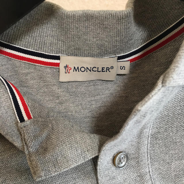 MONCLER(モンクレール)の【MONCLER】グレーポロシャツ メンズのトップス(ポロシャツ)の商品写真