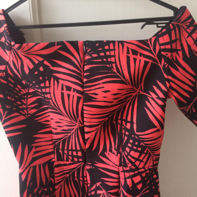 Zara Zara Woman トロピカル柄 オフショルダーワンピース Xsの通販 By Daisy S Shop ザラならラクマ Zara Zara Woman トロピカル柄 オフショルダーワンピース Xsの通販 By Daisy S Shop ザラならラクマ