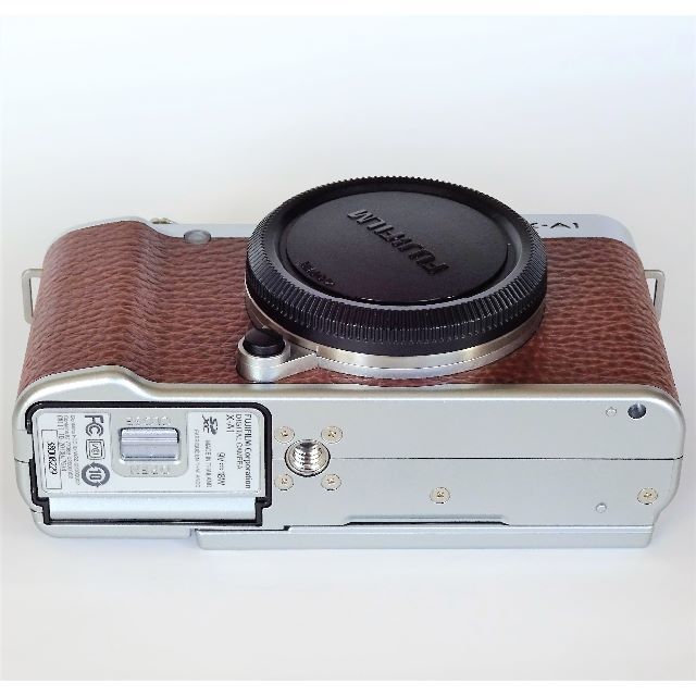 富士フイルム(フジフイルム)の美品　FUJIFILM X-A1 ボディ　ＳＤカード付き スマホ/家電/カメラのカメラ(ミラーレス一眼)の商品写真