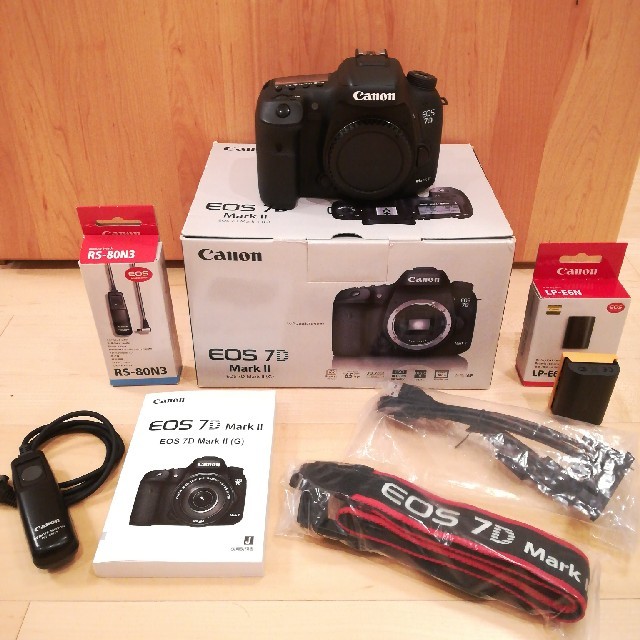 Wi-Fiアダプター付き♕Canon　EOS7D mark2ボディ　おまけ