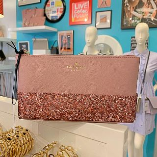 ケイトスペードニューヨーク(kate spade new york)の値下げ‼︎  ケイトスペードのキラキラグリッターピンクポーチ 新品 正規品(ポーチ)