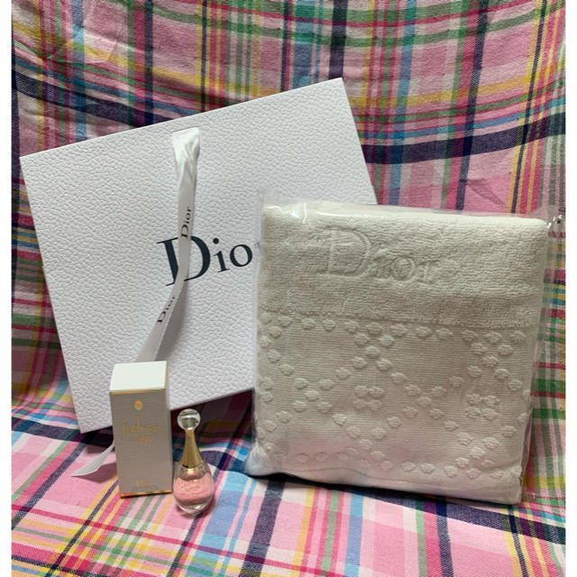 Dior(ディオール)のDior★フェイスタオル&j`adore in joy（オードゥ トワレ） インテリア/住まい/日用品の日用品/生活雑貨/旅行(タオル/バス用品)の商品写真