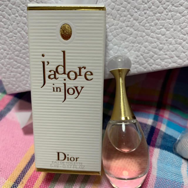 Dior(ディオール)のDior★フェイスタオル&j`adore in joy（オードゥ トワレ） インテリア/住まい/日用品の日用品/生活雑貨/旅行(タオル/バス用品)の商品写真