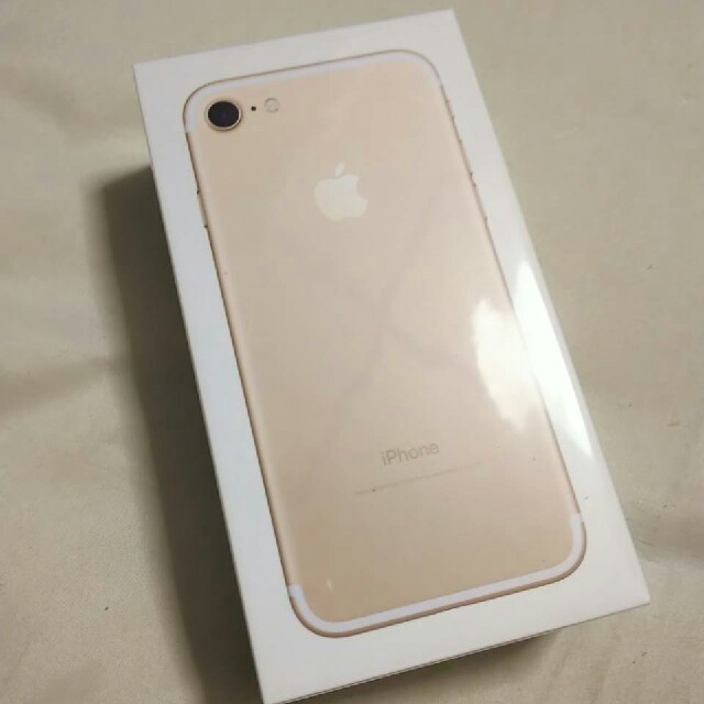 iPhone(アイフォーン)のdocomo iPhone7 32GB Gold(SIMロック解除済)送料込 スマホ/家電/カメラのスマートフォン/携帯電話(スマートフォン本体)の商品写真