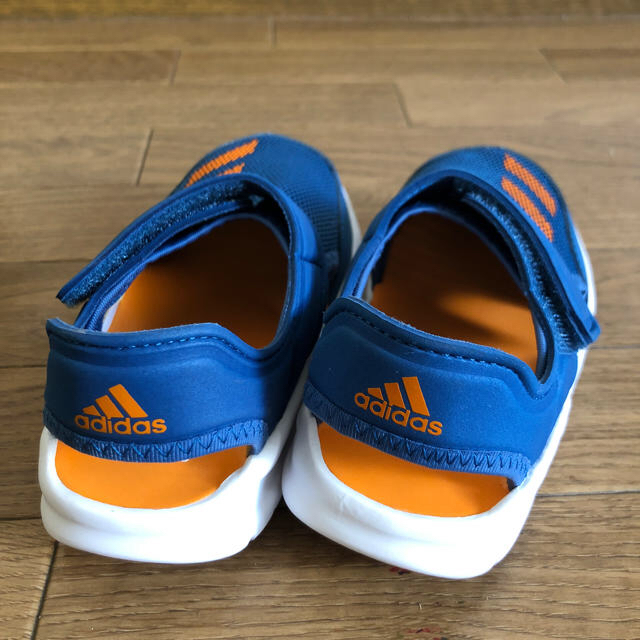 adidas(アディダス)のadidasサンダル 16cm  キッズ/ベビー/マタニティのキッズ靴/シューズ(15cm~)(サンダル)の商品写真