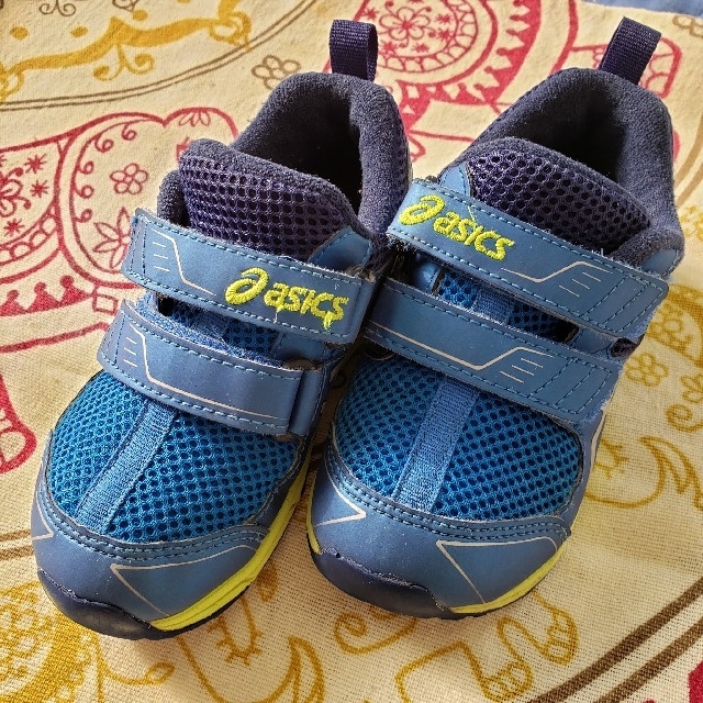 asics(アシックス)のぴーちゃんさん専用 キッズ/ベビー/マタニティのキッズ靴/シューズ(15cm~)(スニーカー)の商品写真