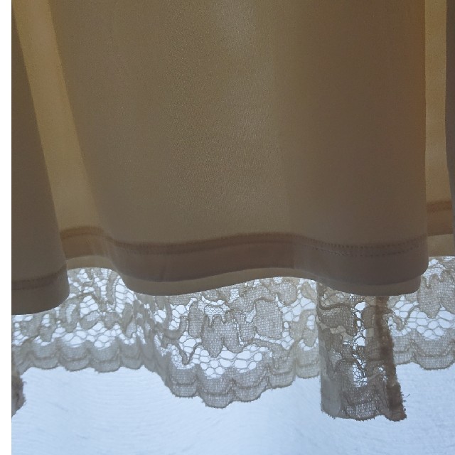 UNIQLO(ユニクロ)の白レーススカート レディースのスカート(ひざ丈スカート)の商品写真
