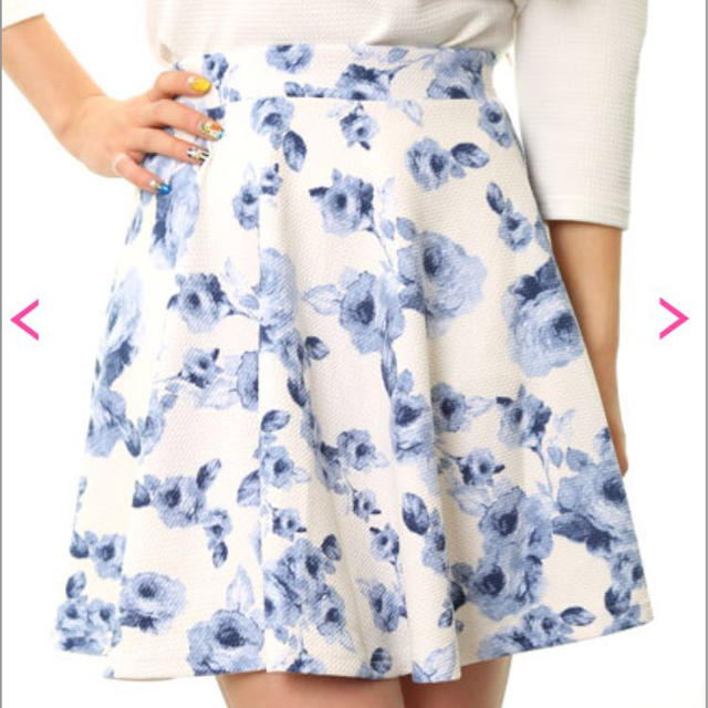 one*way(ワンウェイ)のone way♡ブルーローズスカート レディースのスカート(ミニスカート)の商品写真